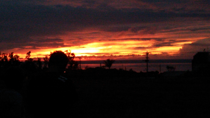 夕焼けに燃える野底半島