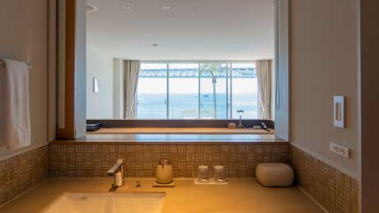 【2026年3月リニューアル】オーシャンビューツイン／43平米（禁煙）