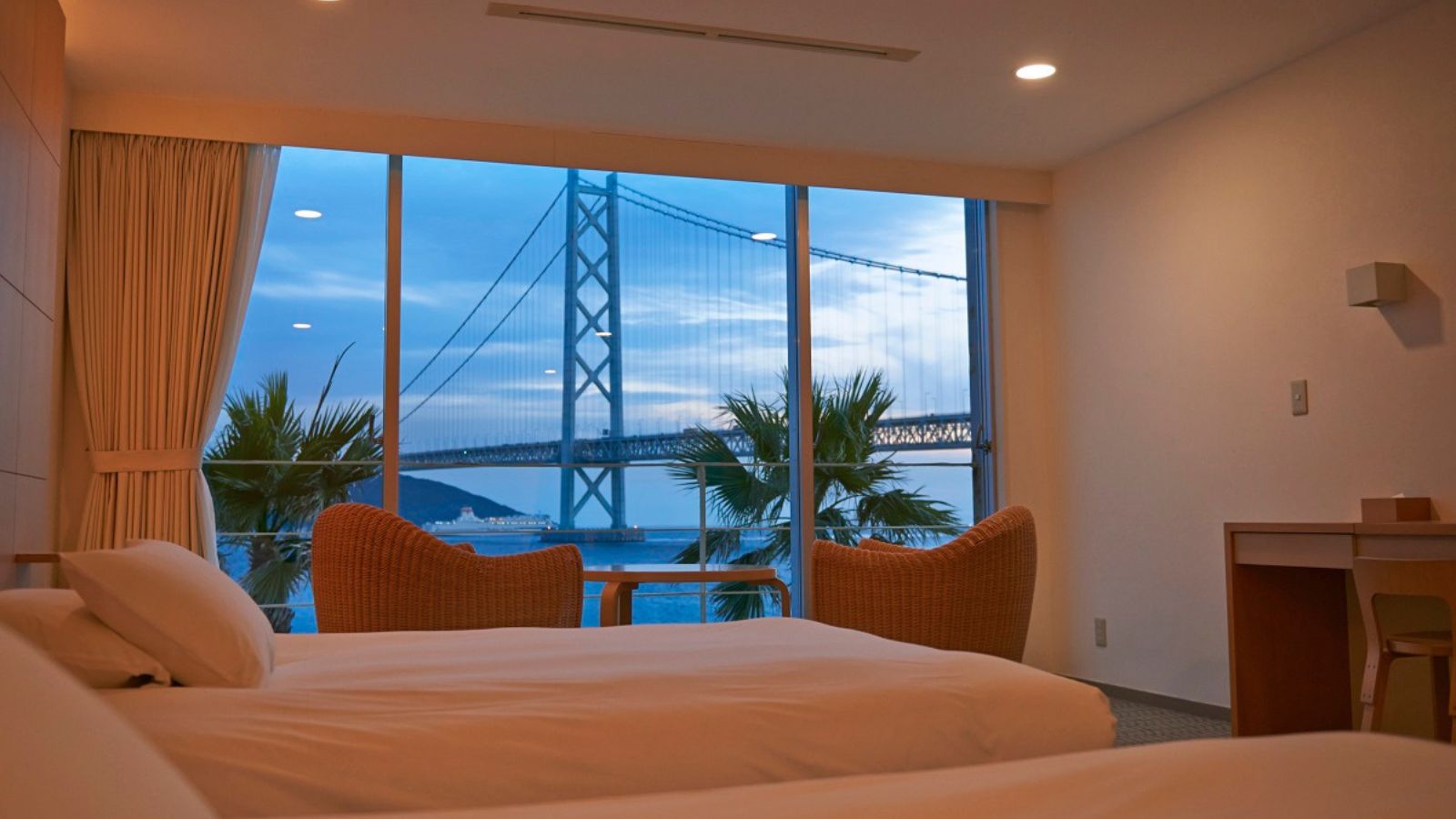 全てのお部屋から海が見えます