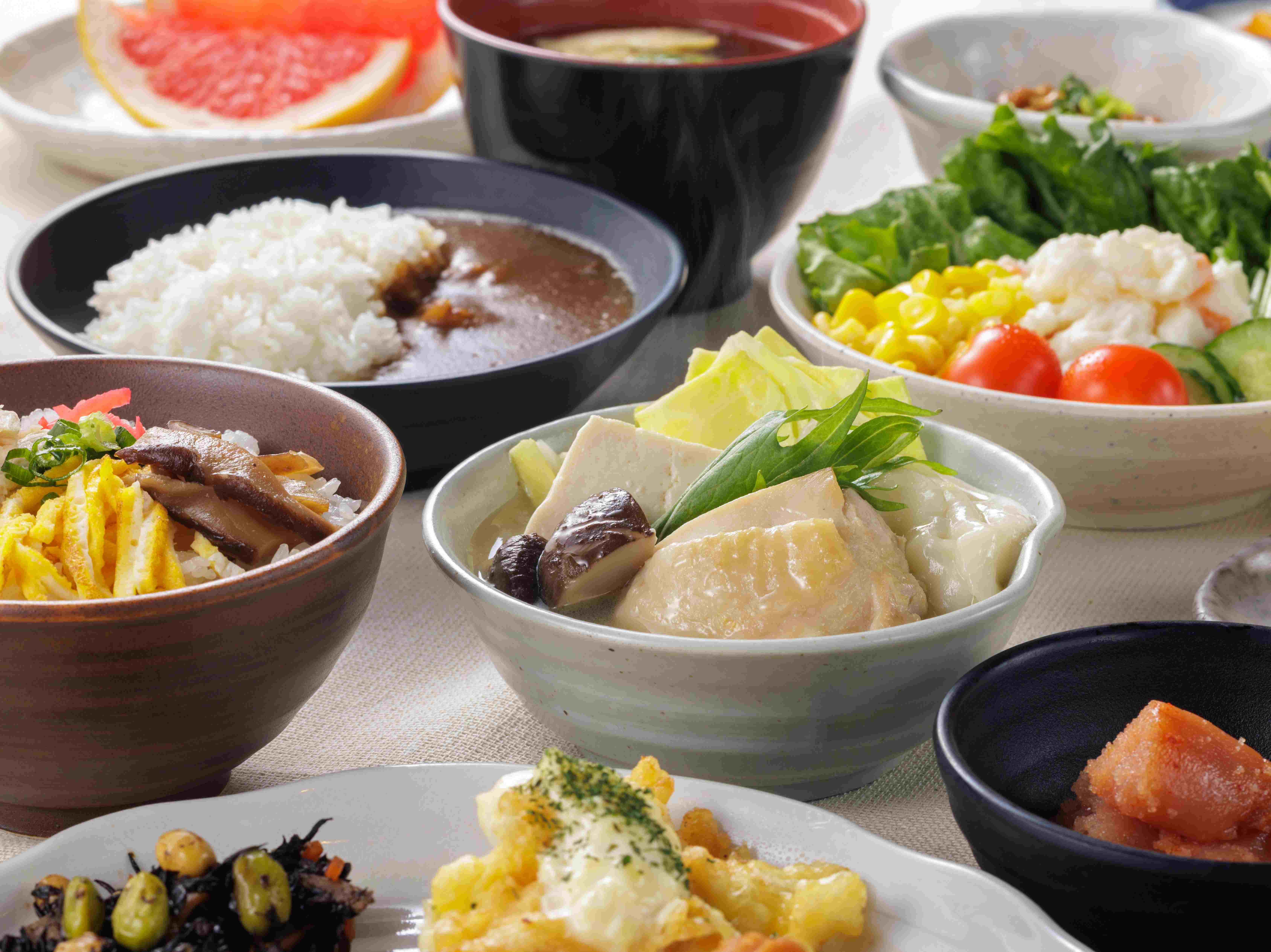 和朝食ビュッフェ盛り付け