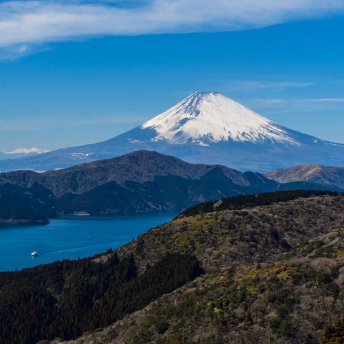 湯河原で唯一の富士山ビュースポット「大観山ビューラウンジ」まで車で約30分