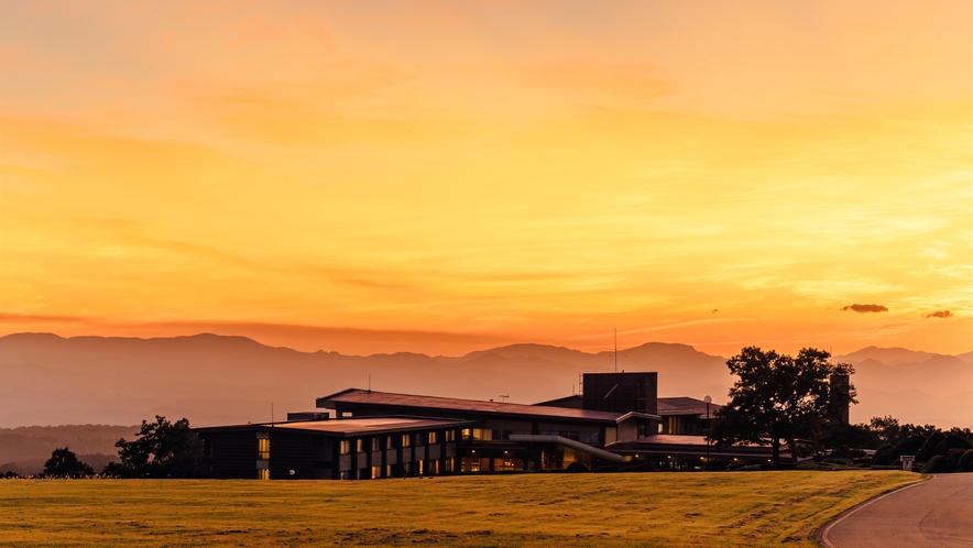 【外観】夕景　茜色に染まる瀬の本の空は感動必須！！