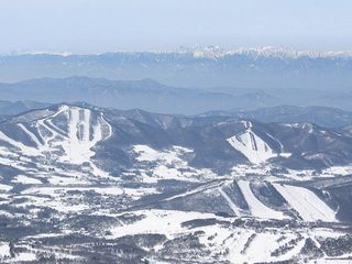 菅平高原の広大なゲレンデ