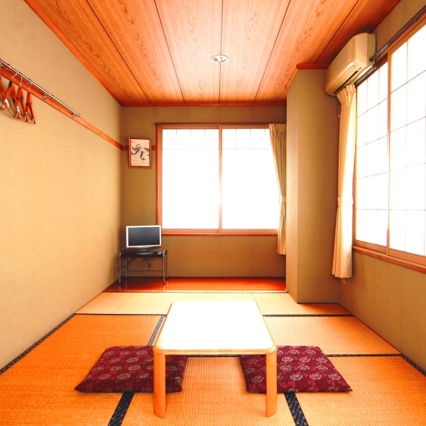 【客室】光がたくさん入る和室の一例。