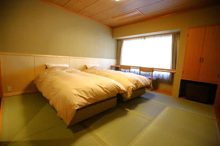 コンパクトなツインベッドルーム：お部屋は畳敷き