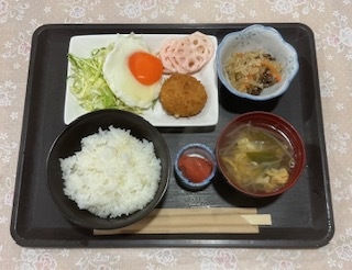 【一泊朝食付き】朝食は日替わりの和定食！しっかり食べて1日のエネルギーチャージ◎