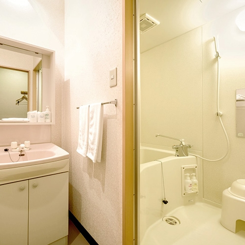 ・ツインルーム／浴槽・洗い場・洗面台・洗浄機能付きトイレがそれぞれ独立した広々バスルーム