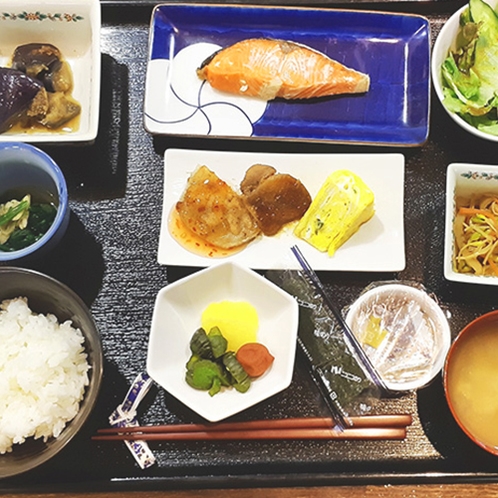 ・朝食一例／栄養満点な和定食を日替わりでご用意いたします