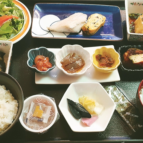 ・朝食一例／栄養満点な和定食を日替わりでご用意いたします