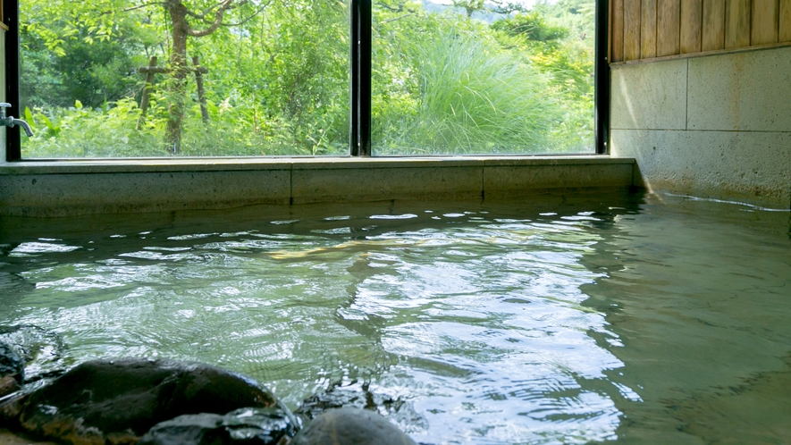 【離れ　青巒荘「山法師」】プライベートな空間でゆっくりと。山法師客室についた庭見風呂。