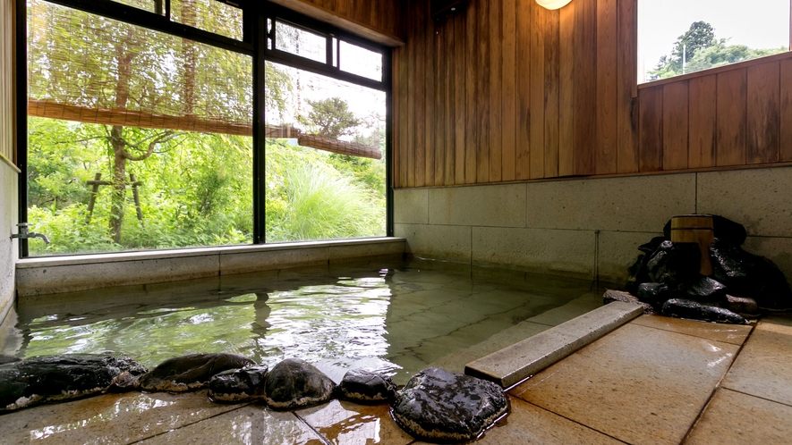 【離れ　青巒荘「山法師」】プライベートな空間でゆっくりと。山法師客室についた庭見風呂。