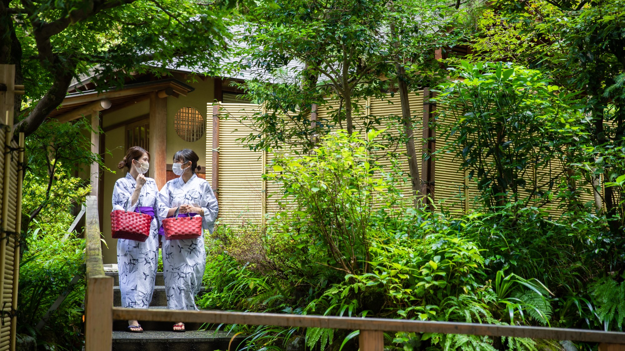 【貸切風呂「卯の花亭」】日常と離れ、当館唯一の貸切風呂へ。