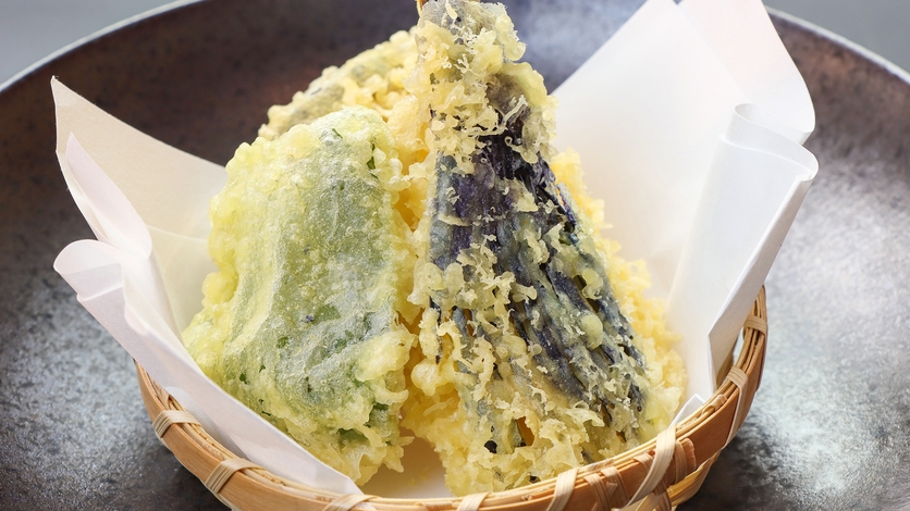 「佐渡島の金山」世界遺産登録1周年記念【美食旅】【越後お発ち飯（夕朝食付）】豪華絶品和食