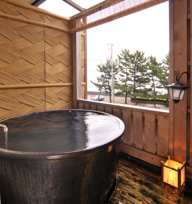 Guest room with open-air bath