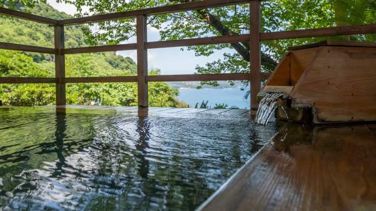 【ムーンロード】ハイフロアから眺める海面に現れる月の道。名月と美食で彩る特別なひととき