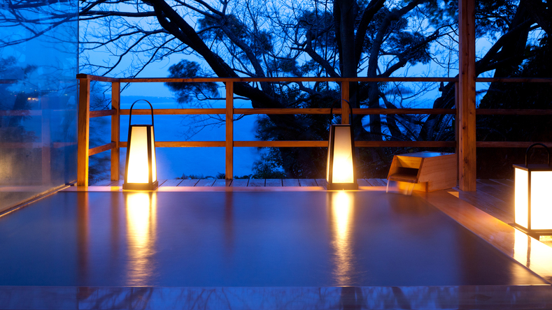 R【紫陽花テラス】色移ろう紫陽花に包まれ愉しむ初夏のひととき。紫陽花をイメージしたカクテル付き