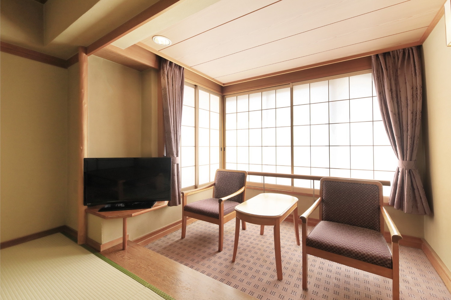 【旅は自由に・朝食付きプラン】コンビニ目の前／チェックイン23：00までOK／朝は暖香園でバイキング