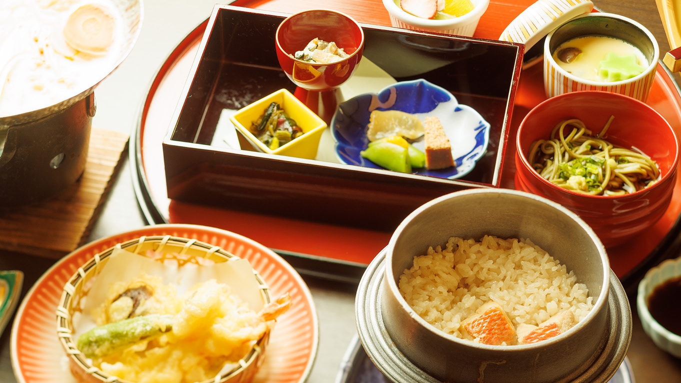 【暖香園スタンダード】名湯・伊東温泉で極上の癒し！夕食は季節の和会席を堪能［1泊2食］