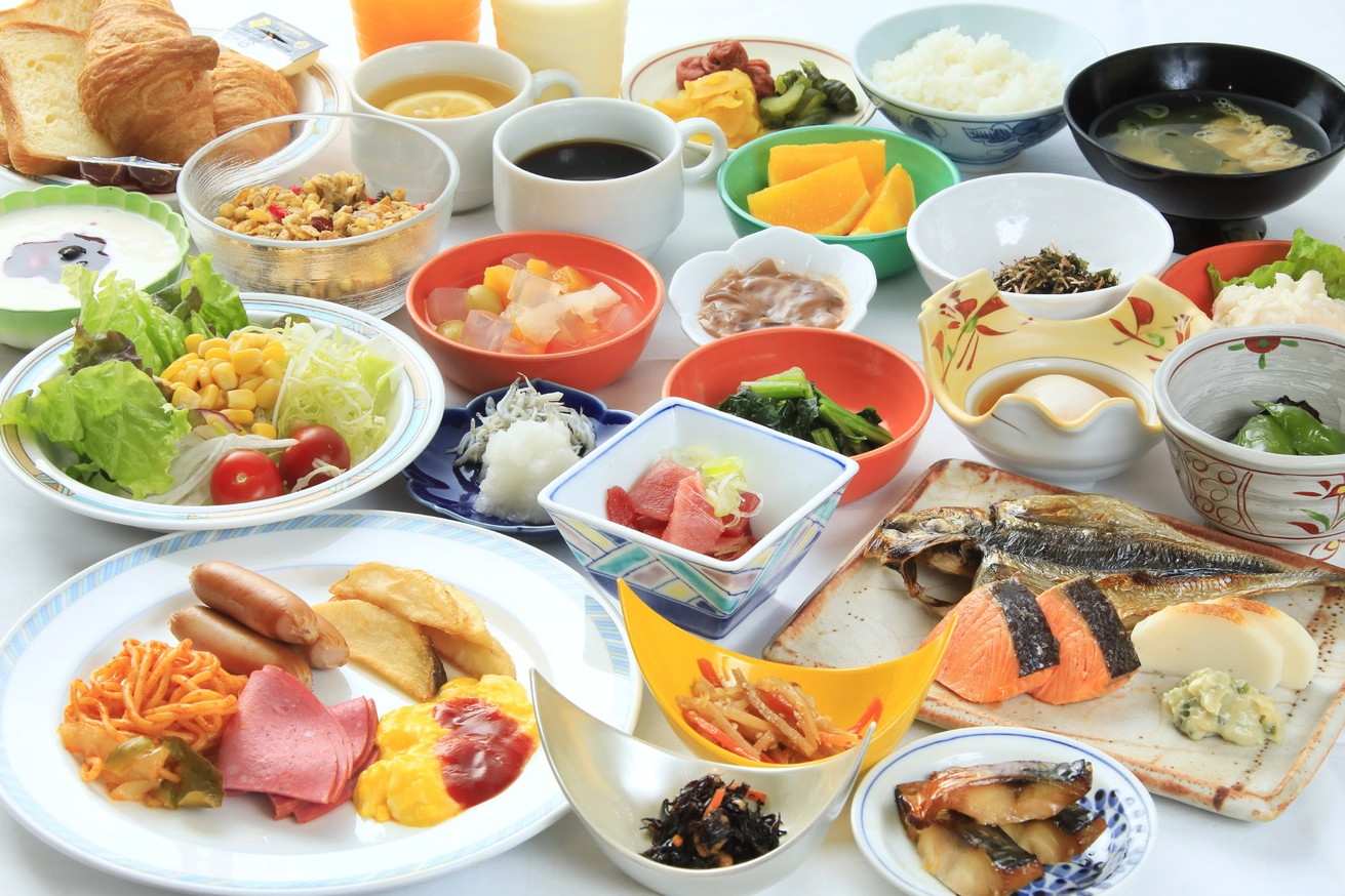 【旅は自由に・朝食付きプラン】コンビニ目の前／チェックイン23：00までOK／朝は暖香園でバイキング