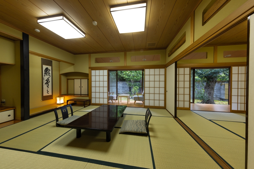 離れ　あおい