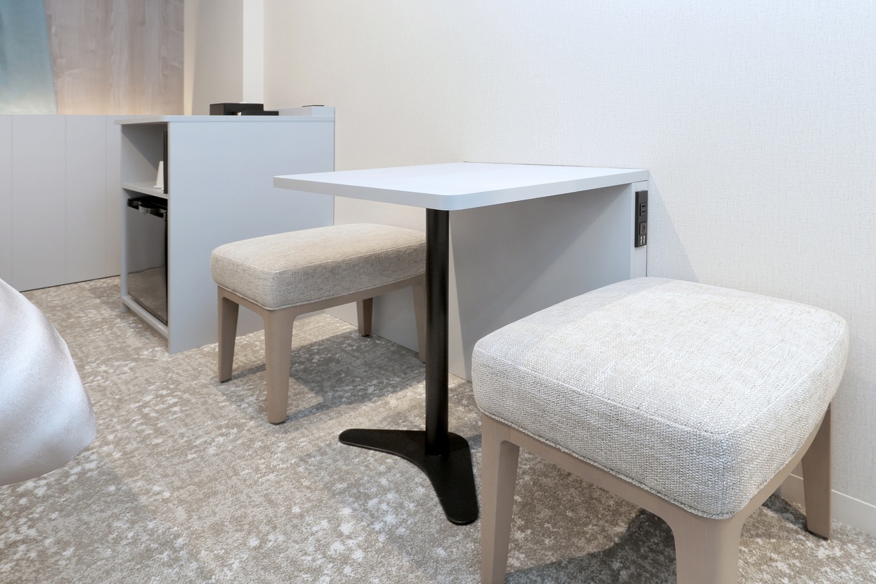 ソファとテーブル