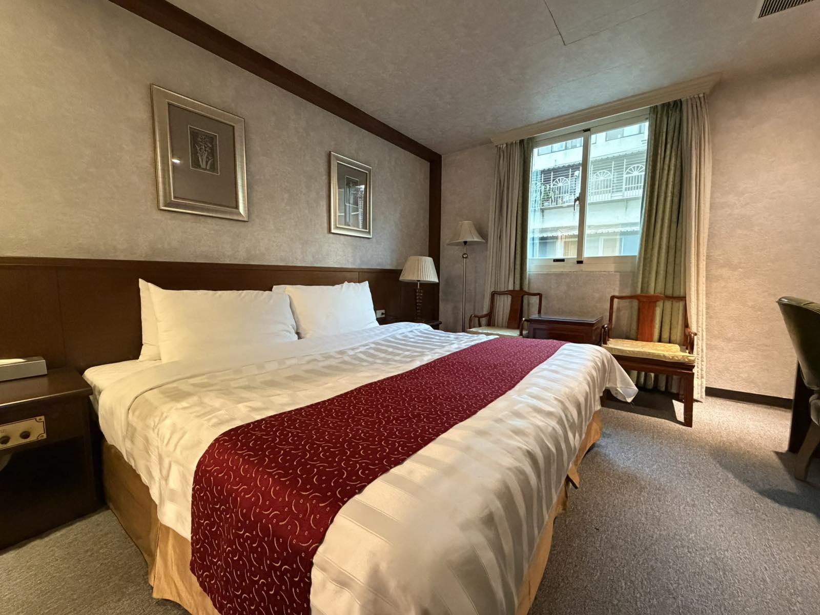 ビジネス クイーンベッドルーム