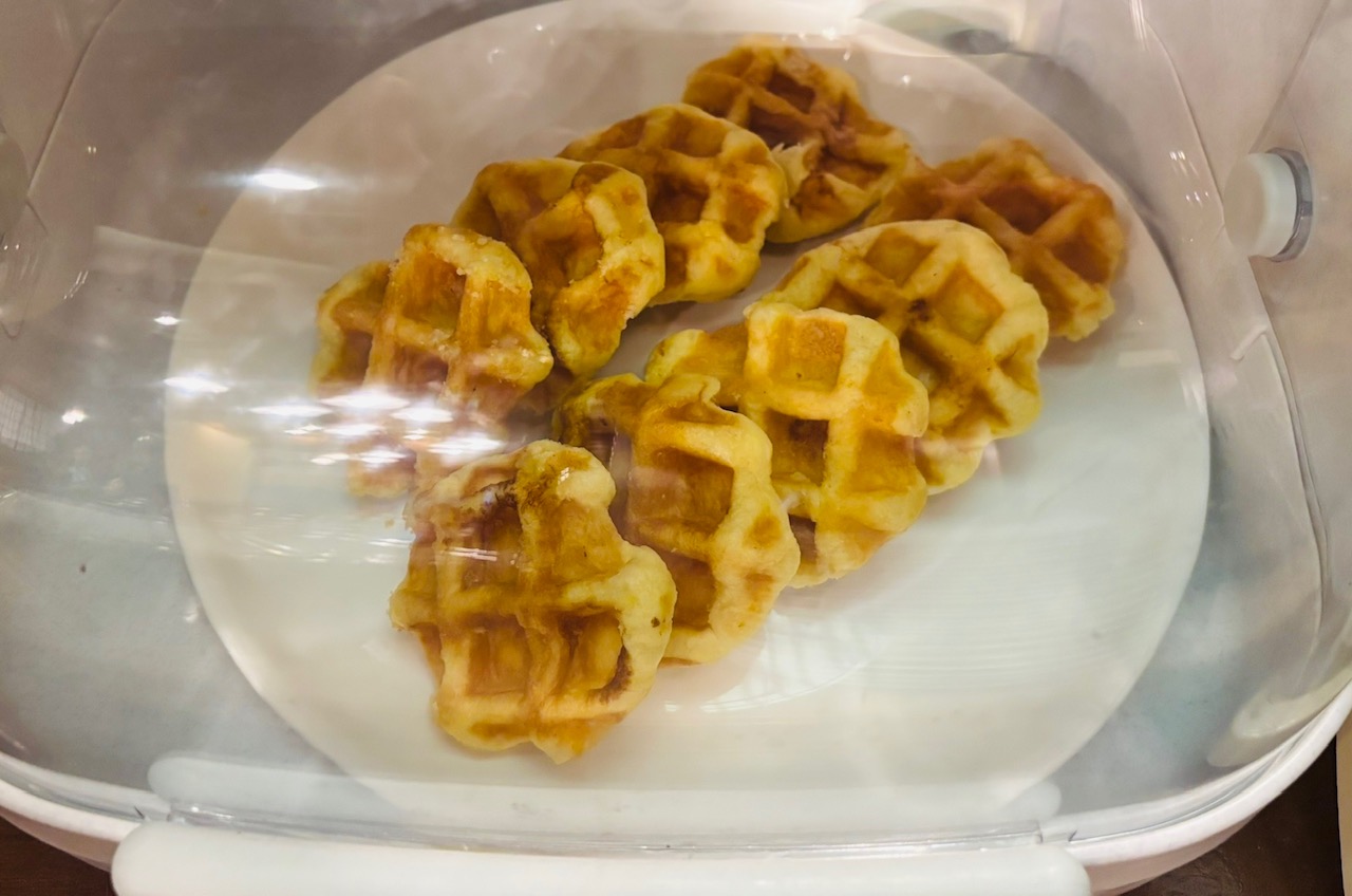 朝食　ワッフル
