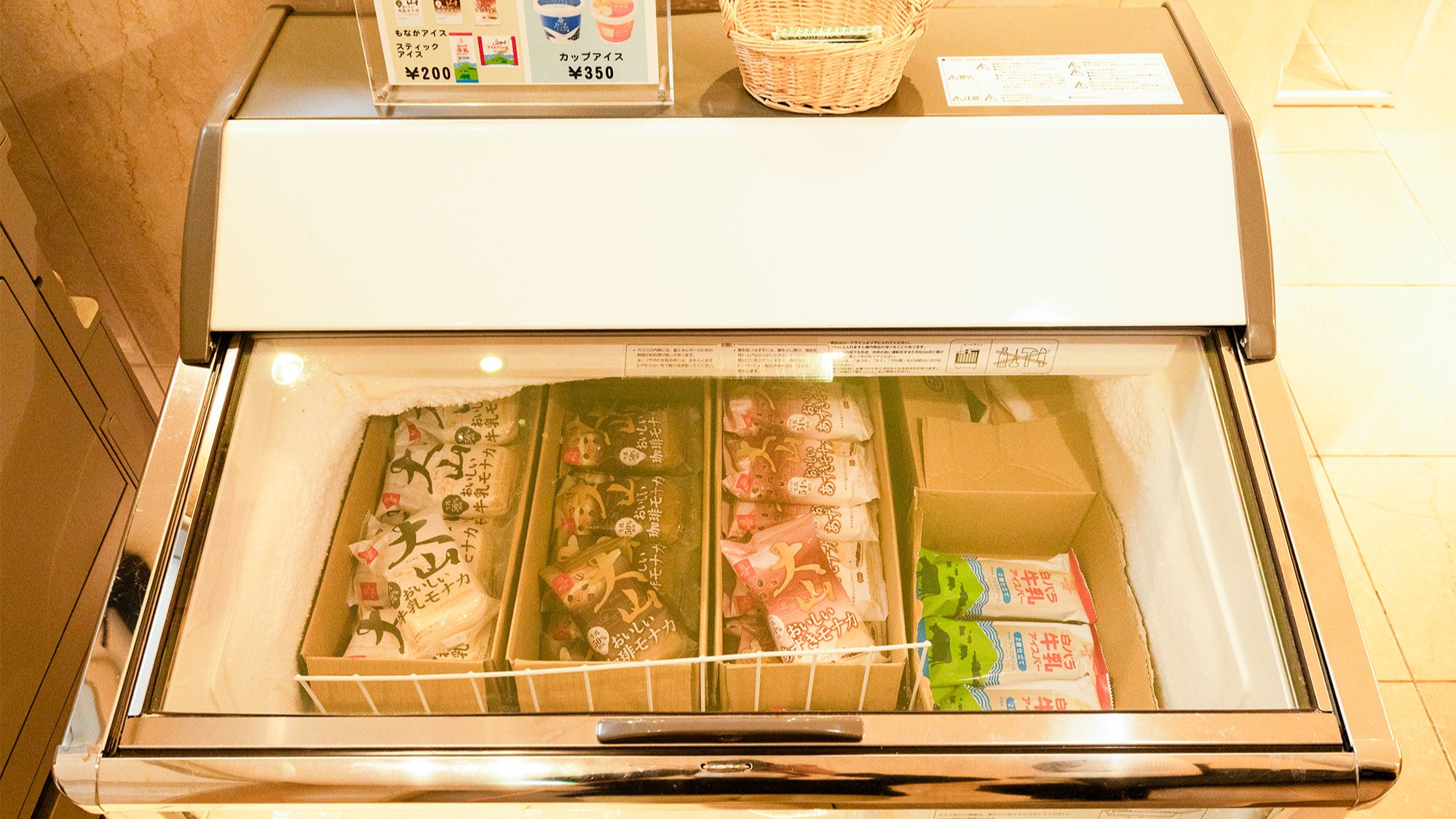 白バラ牛乳　アイスクリーム