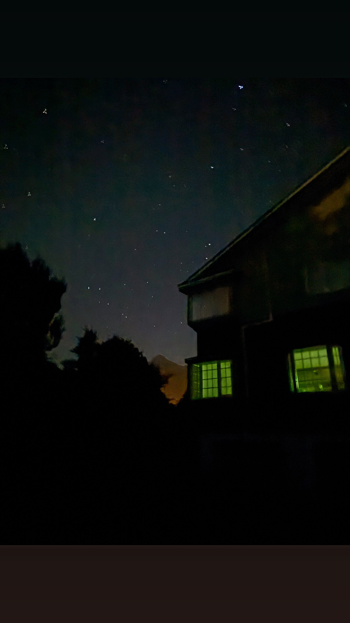ペンションから見れる利尻山と星空