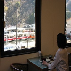 朝食会場からも電車が見えます