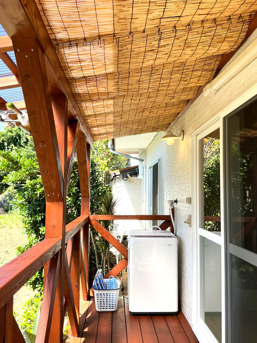 【やまびこ】ベランダの洗濯機と洗濯干し場