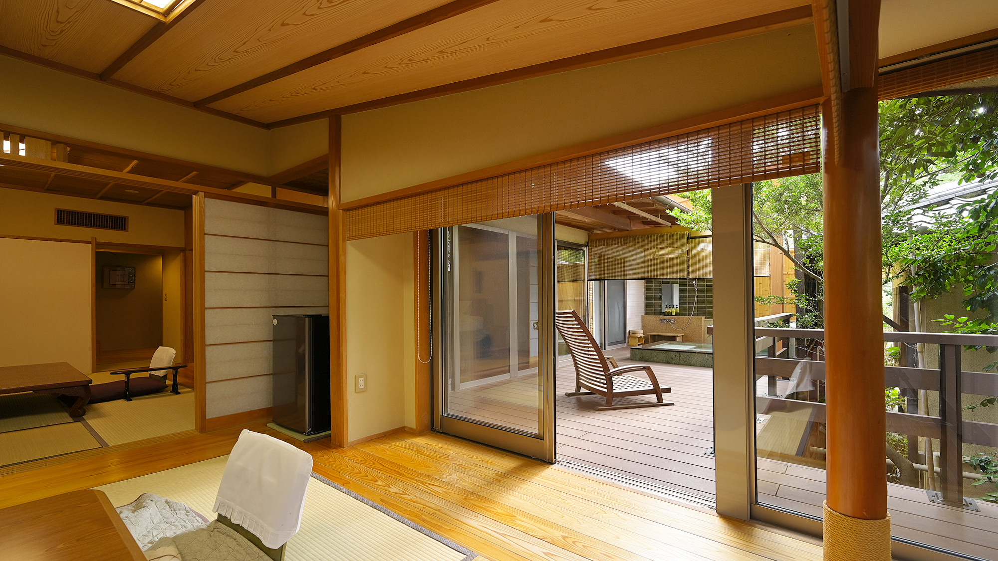 ＜松風＞ツインベッドの半露天風呂付客室／和室＋和風ツイン