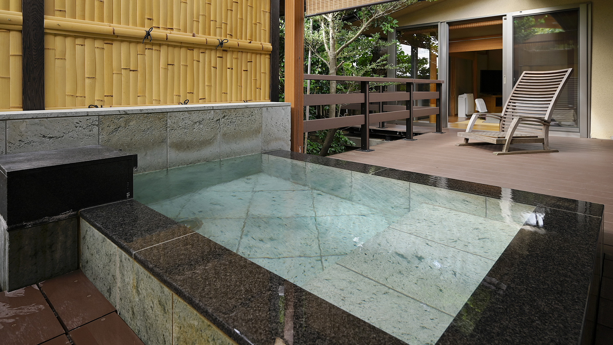 ＜松風＞ツインベッドの半露天風呂付客室／和室＋和風ツイン