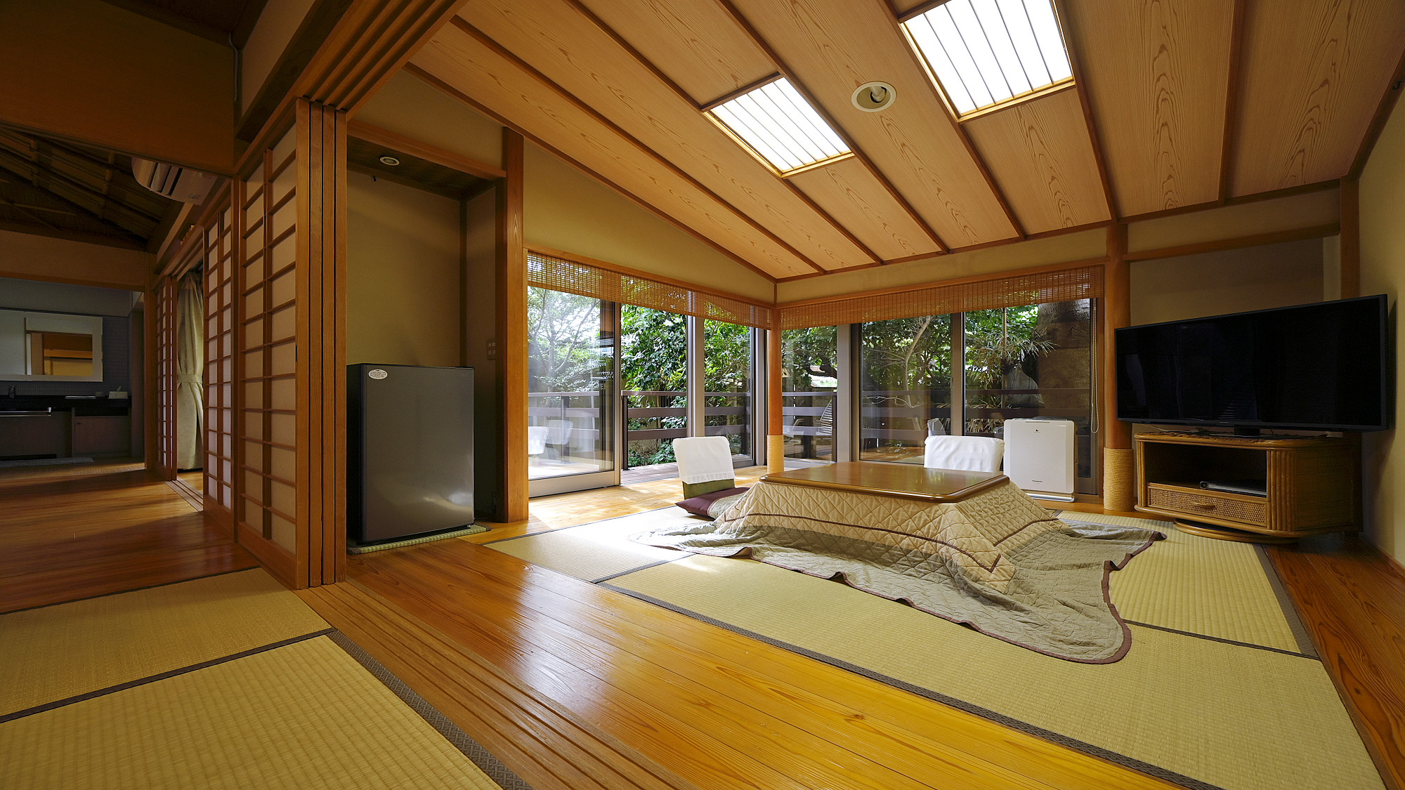 ＜松風＞ツインベッドの半露天風呂付客室／和室＋和風ツイン