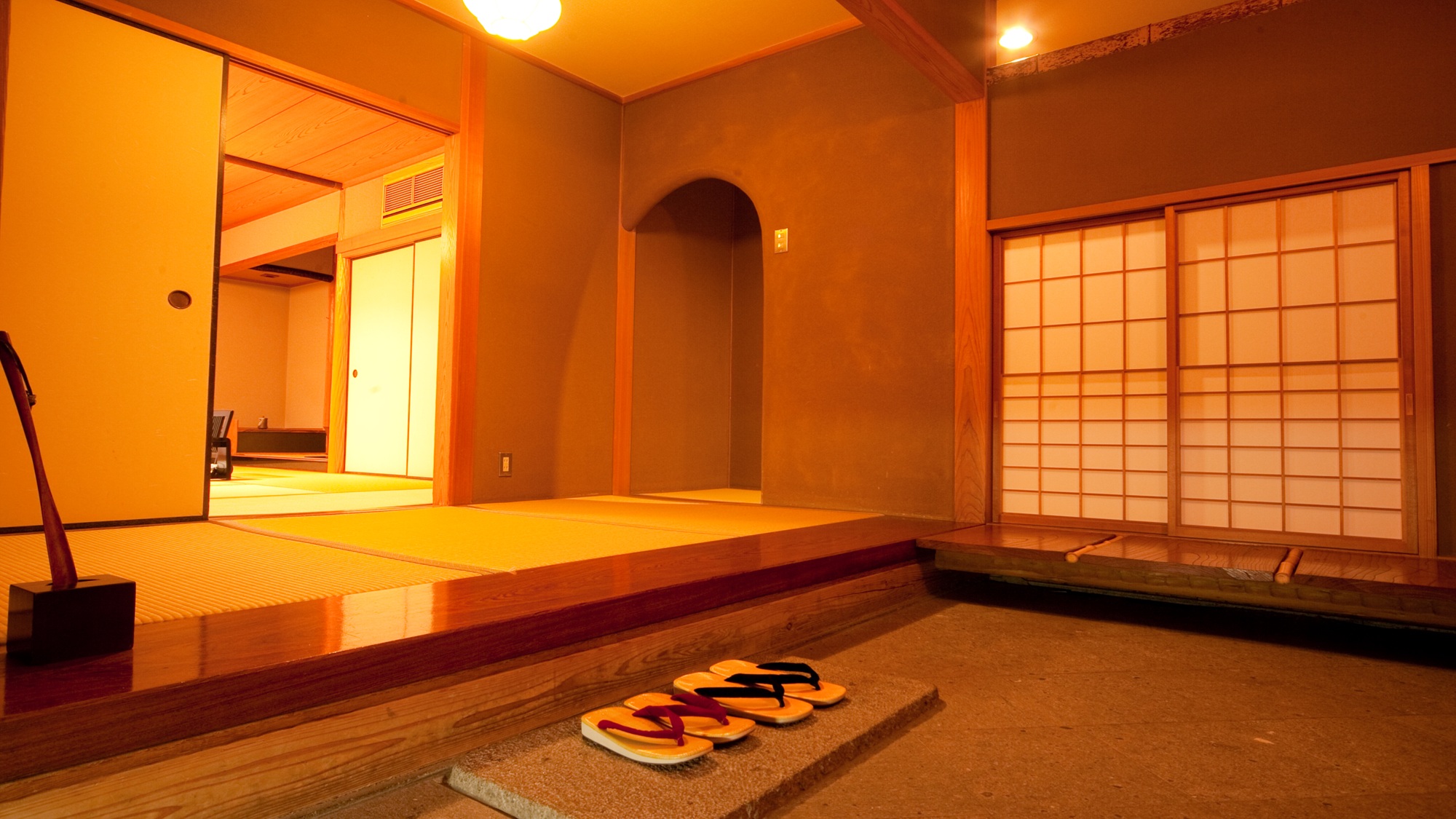 １階【露天風呂+内湯付き】和室（１２畳+８畳）広縁　箱庭付