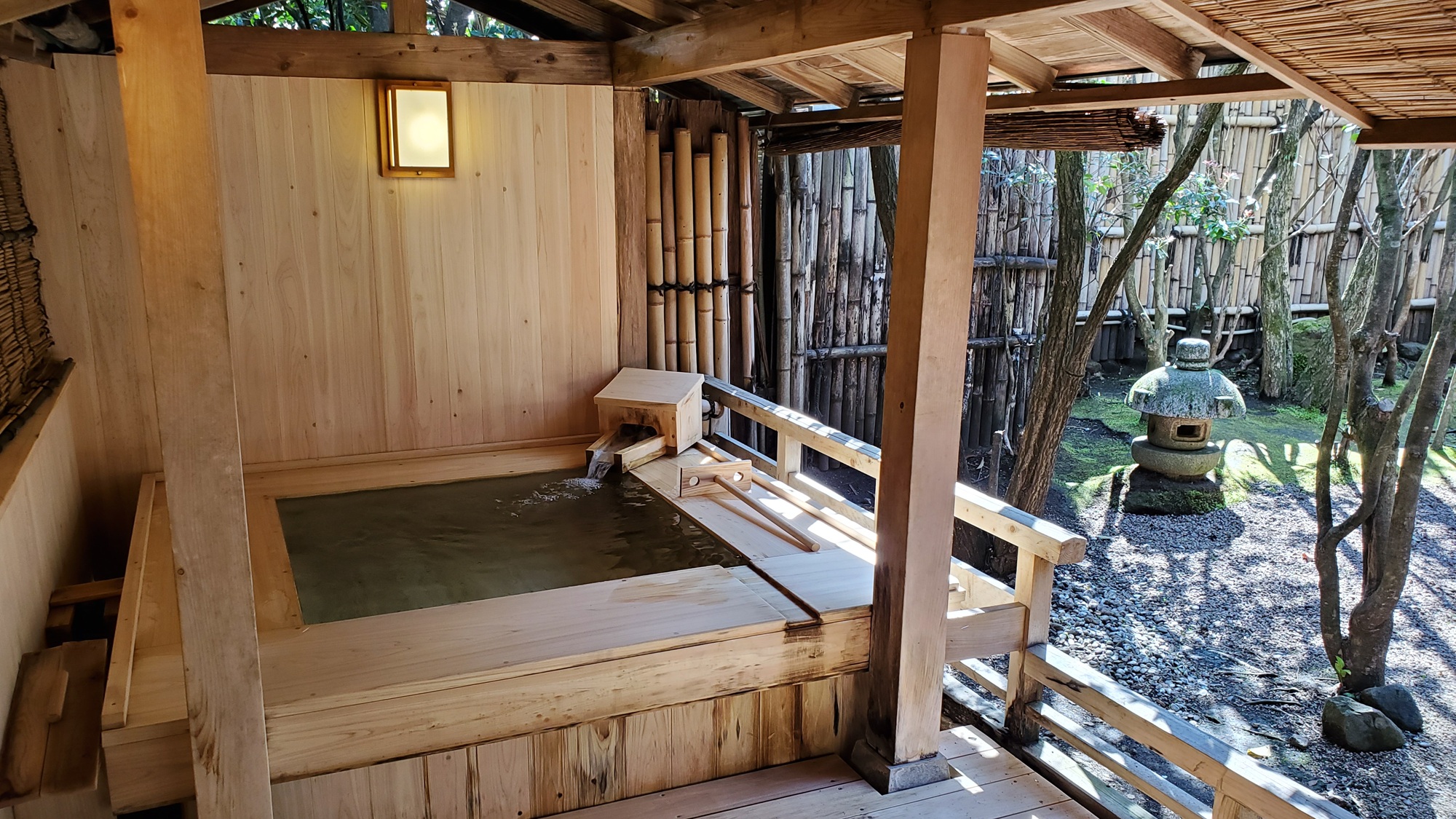 【露天風呂+内湯付き】和室１０畳　箱庭付