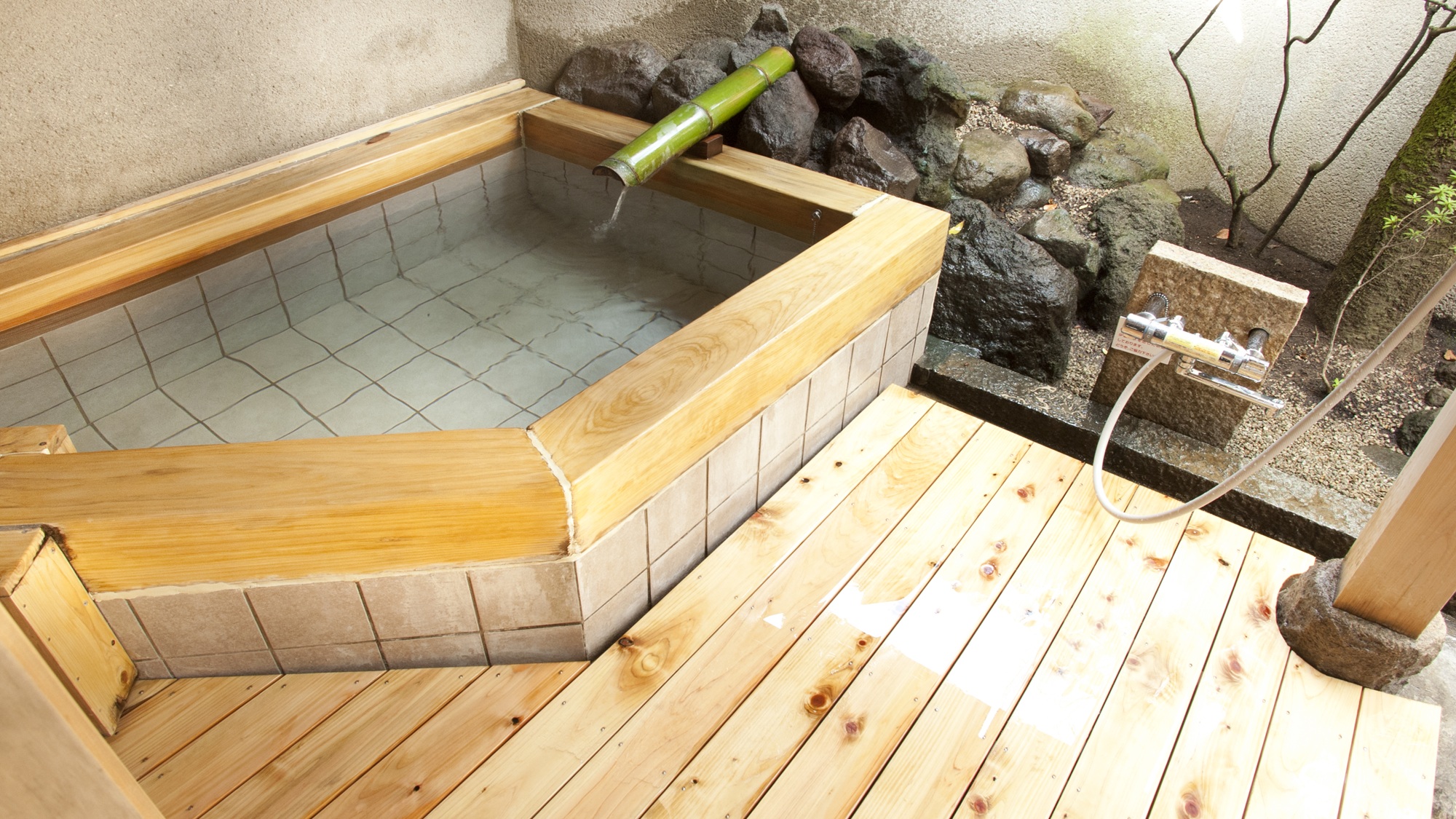 1階【露天風呂+内湯付き】和洋室　箱庭付き　（雄心）