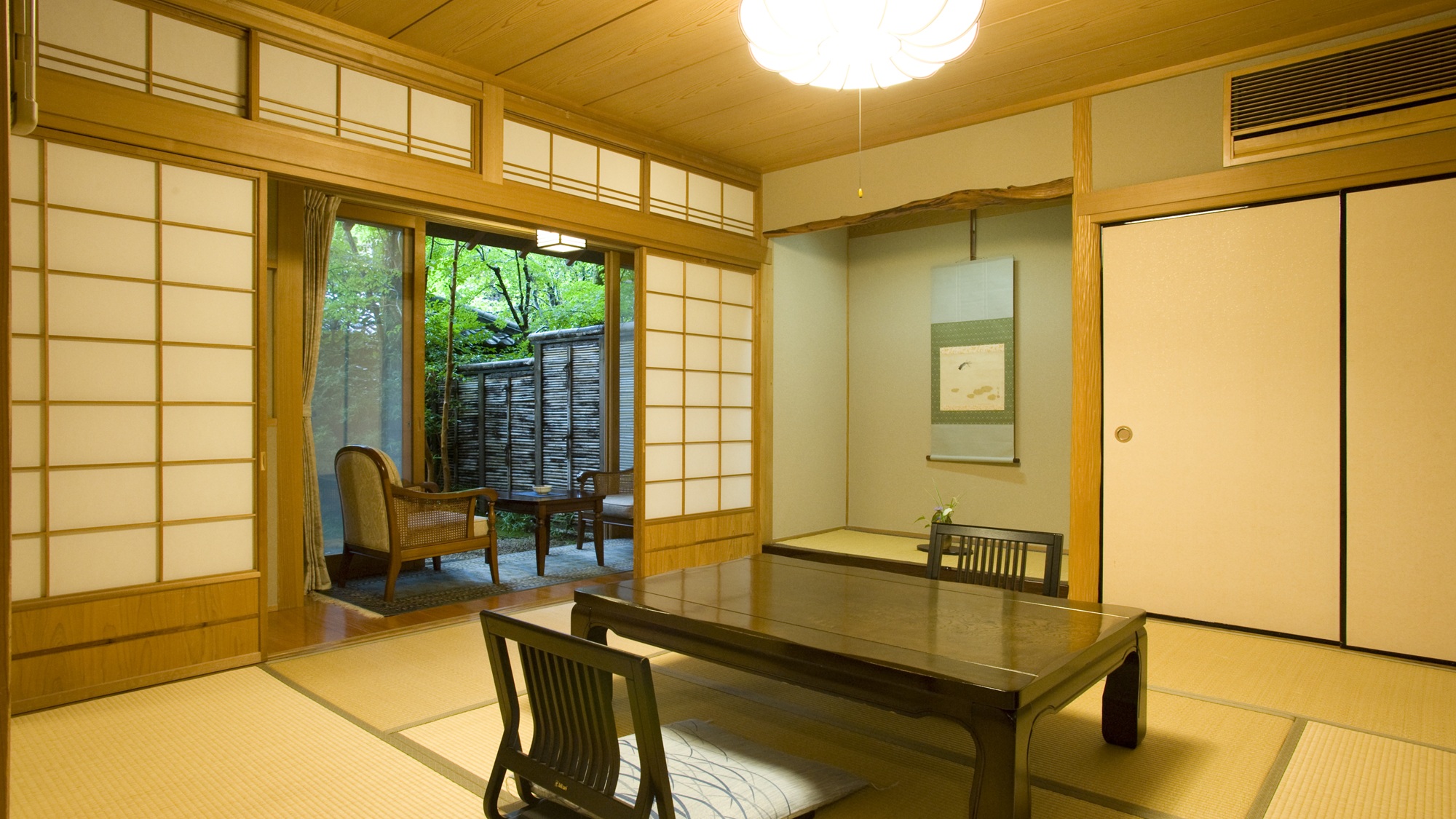 １階【露天風呂+内湯付き】和室（１２畳+８畳）広縁　箱庭付