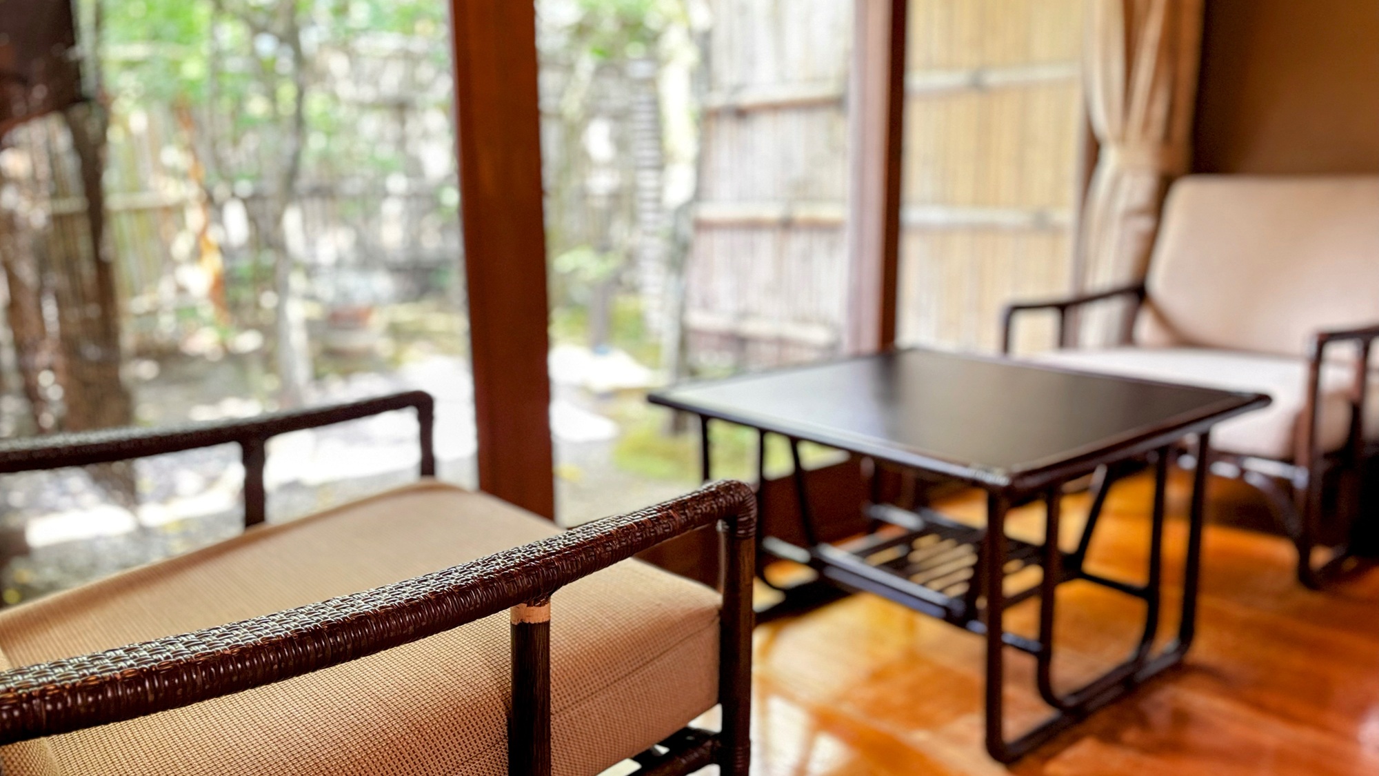 １階【露天風呂+内湯付き】和室（１０畳）広縁　箱庭付