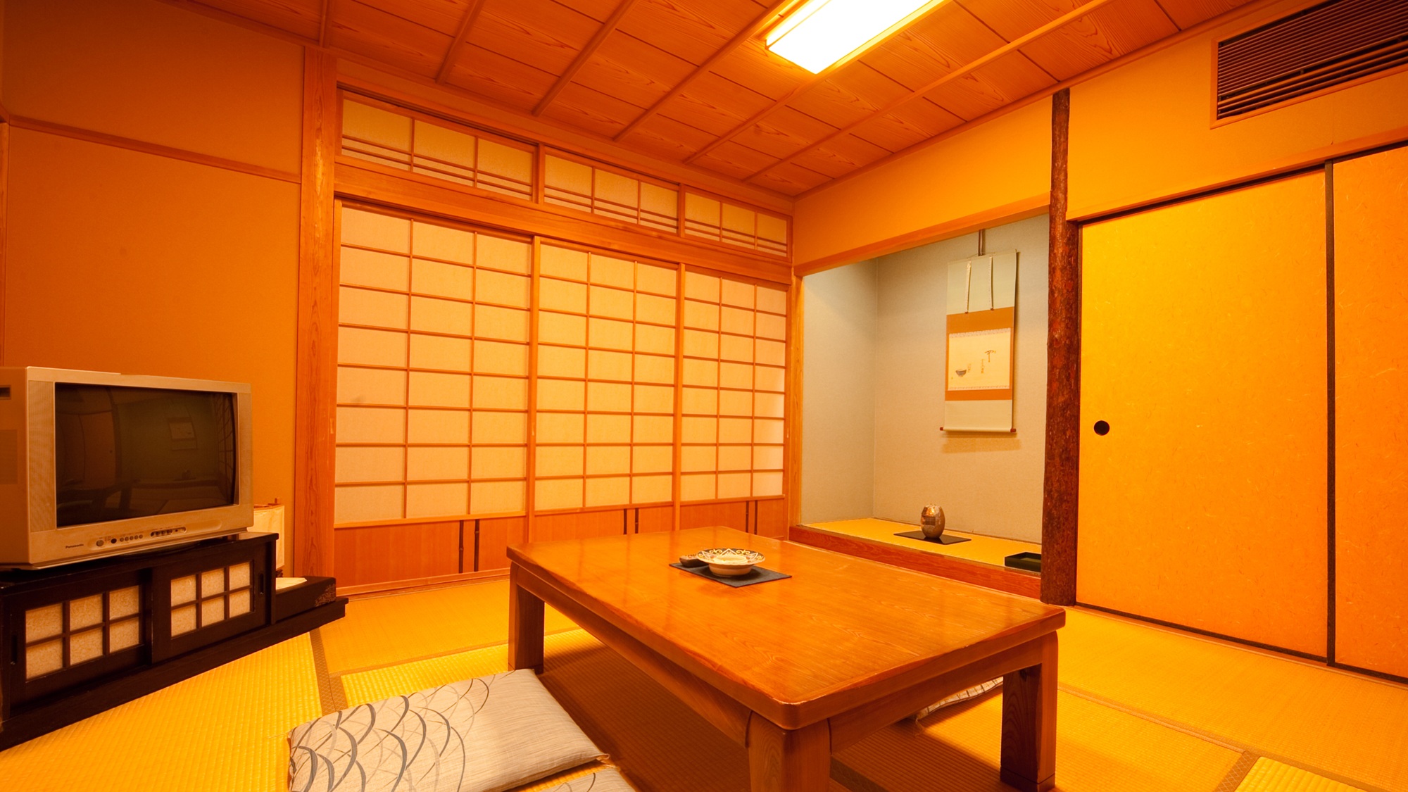 １階【露天風呂+内湯付き】和室（１０畳+８畳）広縁　箱庭付き