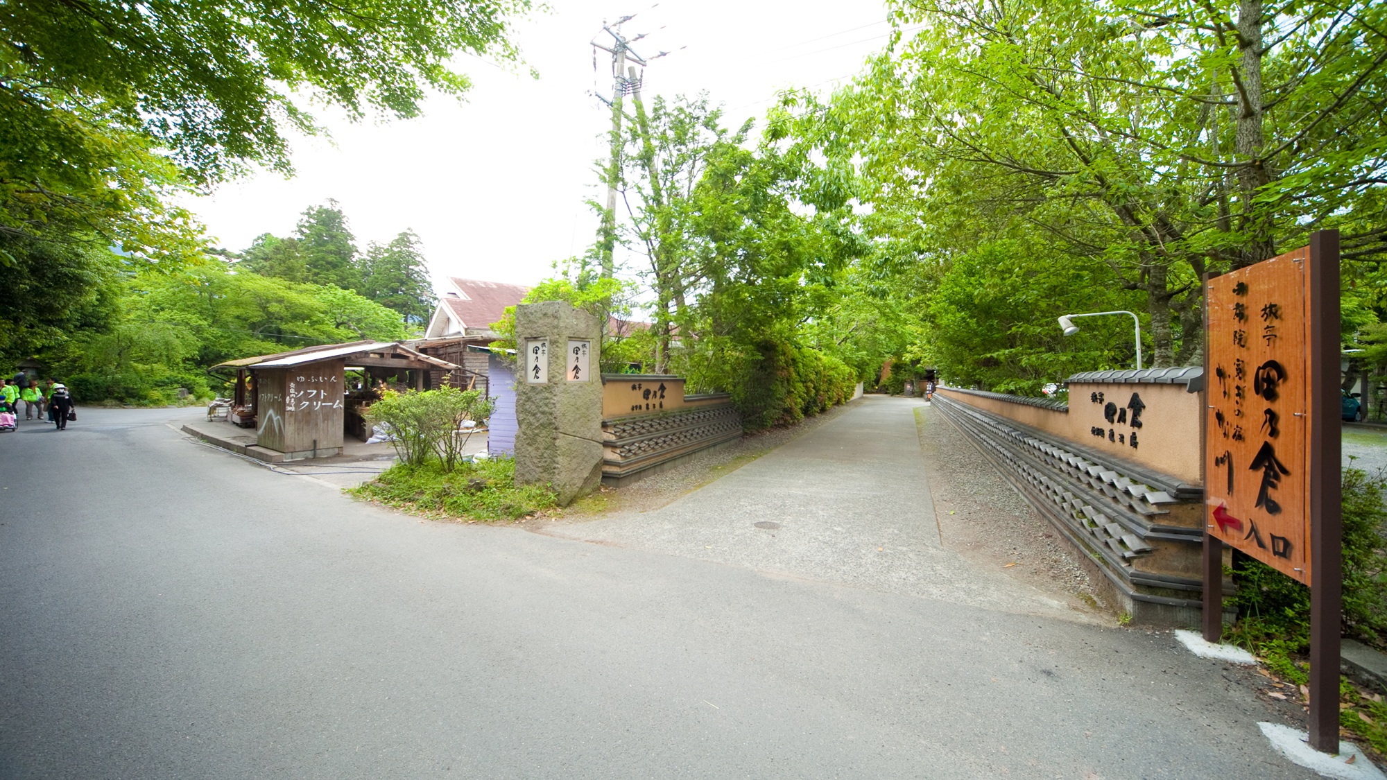 湯布院の散策から、静かな安らぎへ　　駐車場は敷地内にございます。