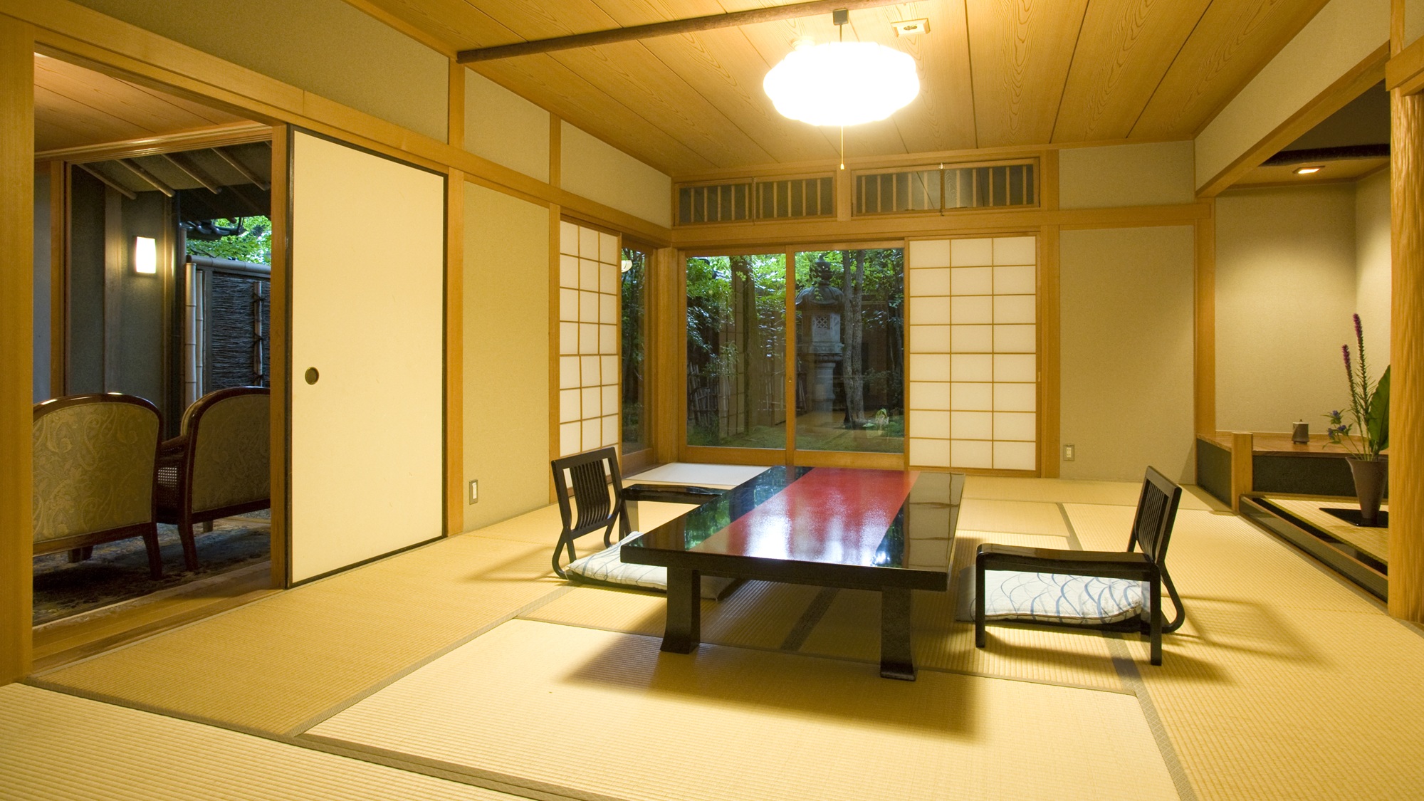 １階【露天風呂+内湯付き】和室（１２畳+８畳）広縁　箱庭付