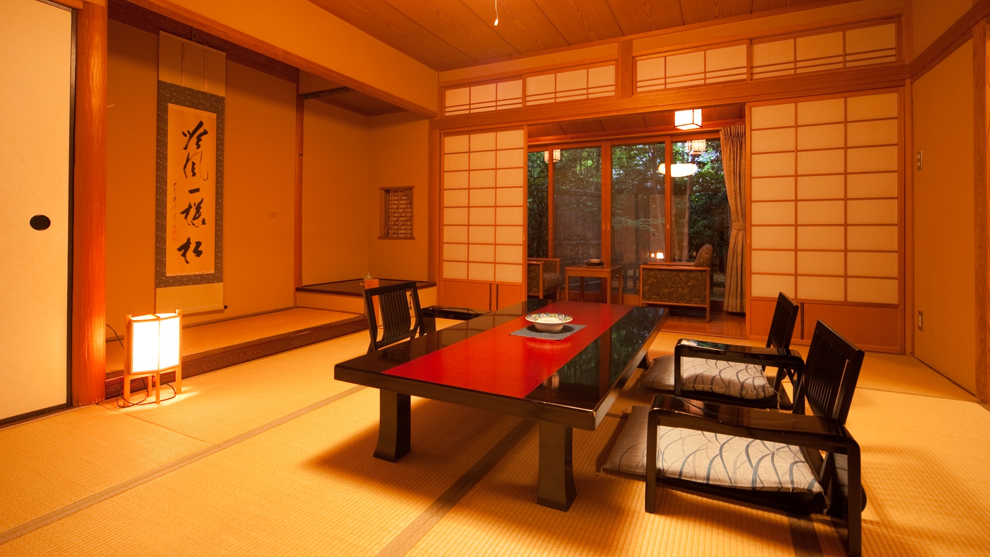 １階【露天風呂+内湯付き】和室（１０畳+８畳）広縁　箱庭付き