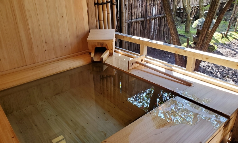 １階【露天風呂+内湯付き】和室（１０畳）広縁　箱庭付