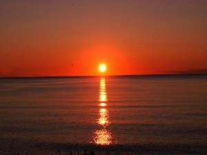 夏には目の前の海から絶景の夕陽を眺めることが出来ます。
