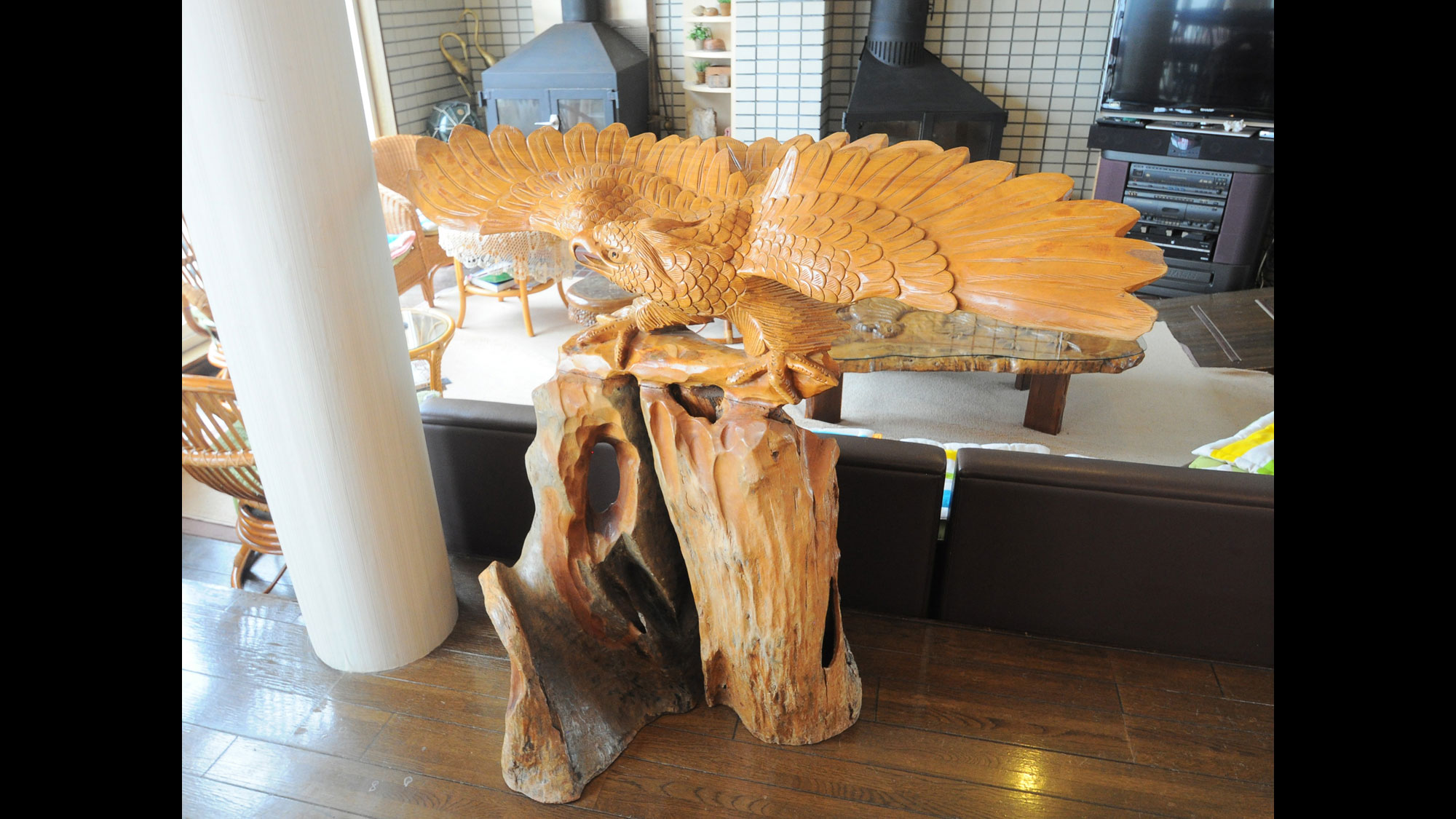 【ロビー】木彫りのオジロワシ