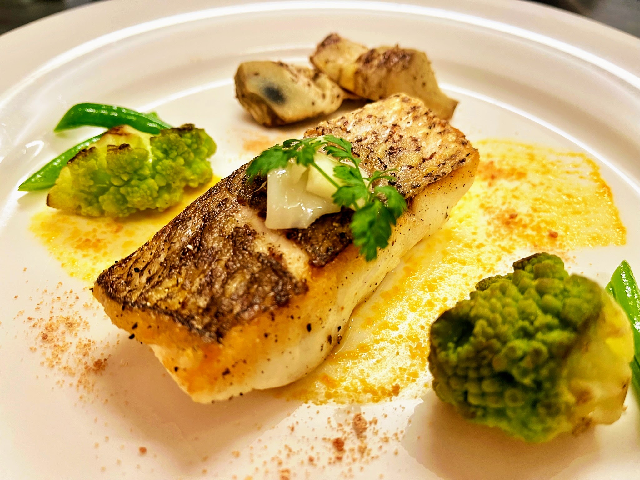 真鯛のポワレ：ウニのソース：カラスミを添えて