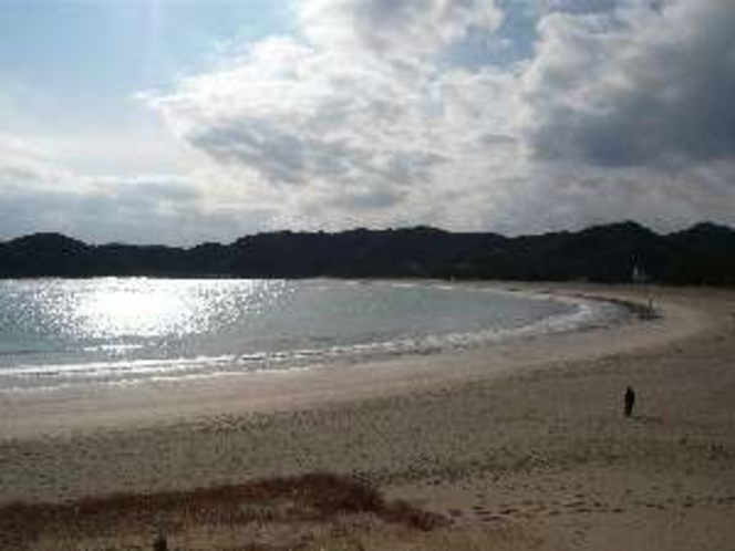 宿から徒歩30秒！日本の渚百選に選ばれた弓ヶ浜ビーチ