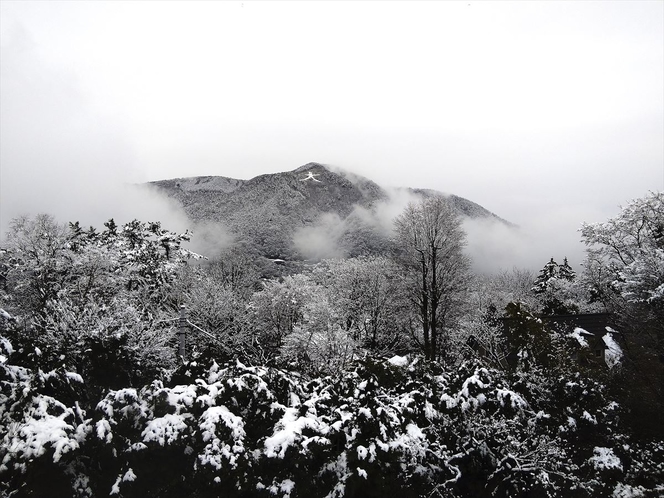 露天風呂から見た冬の大文字山