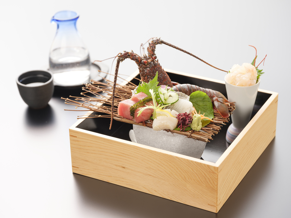 【伊勢海老・鮑】三重の特別な食材を使う懐石を味わう　部屋食・客室風呂の霧生温泉で寛ぎのひとときを